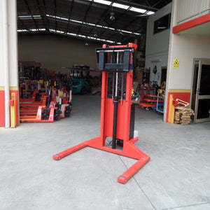 1.5T Semi Auto Electric Fork Straddle Leg Fork Stacker Lifter 1.6m Lift