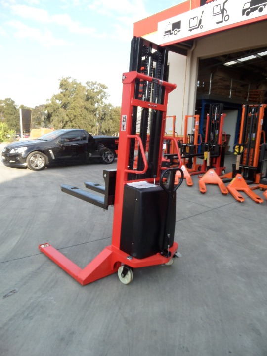1.5T Semi Electric Straddle Leg Fork Stacker Lifter 1.6m Lift