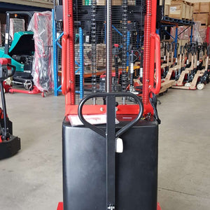 1.5T Heavy Duty Semi Auto Electric Fork Standard Leg Stacker 1.6m Lift