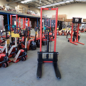 1 Ton Manual Narrow Standard Legs Stacker 1.6m Lift