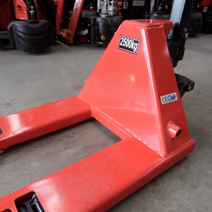 2.5T Low Profile Manual Pallet Jack 70cm Fork Length