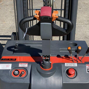 1.5T Electric Reach Stacker Forklift 4.5M Lift High